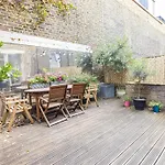 Gorgeous 3 B Edroom Home In Little Venice